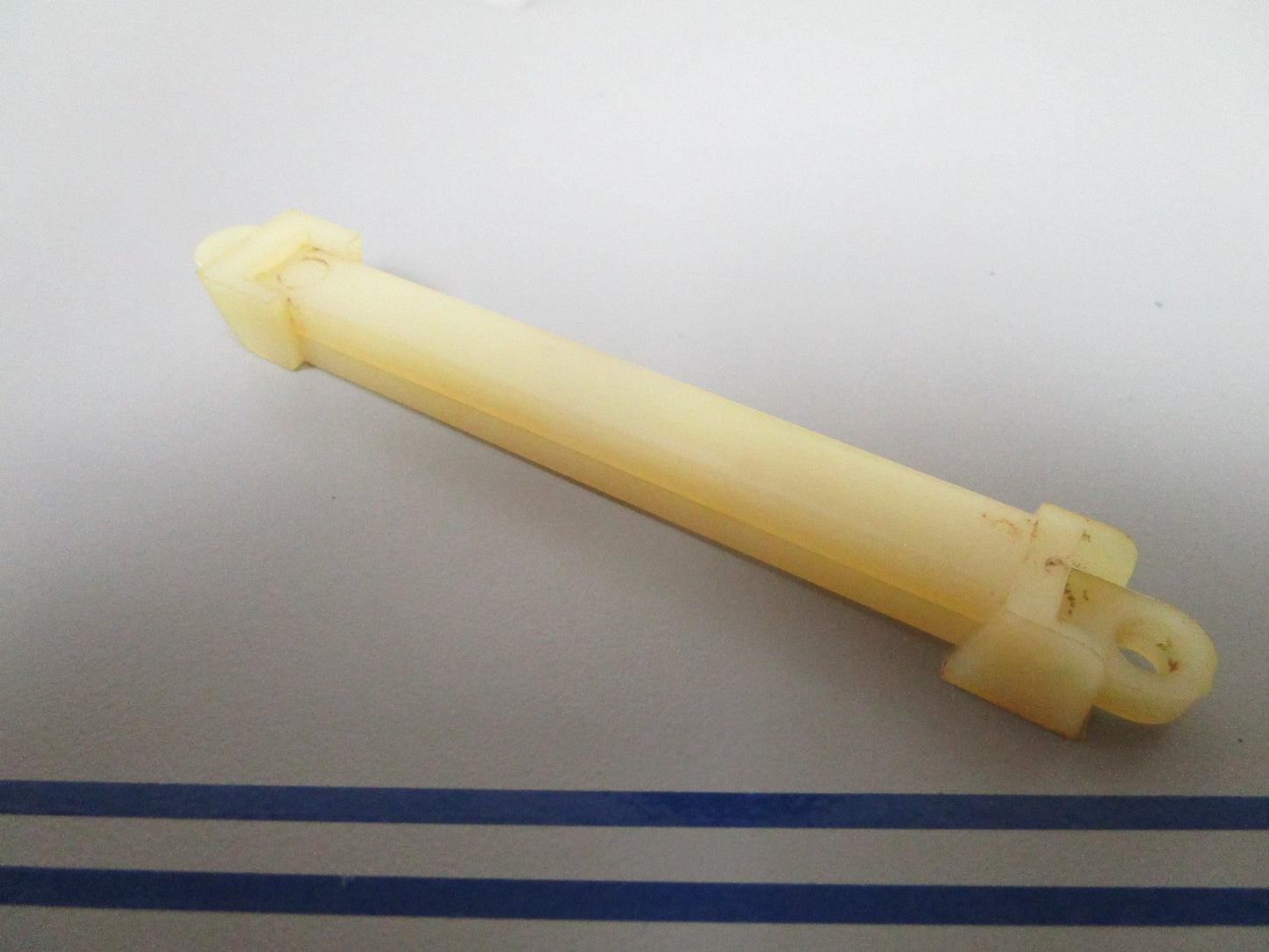 NEW OEM 204916 0204916 OMC Johnson Evinrude Slide 0810