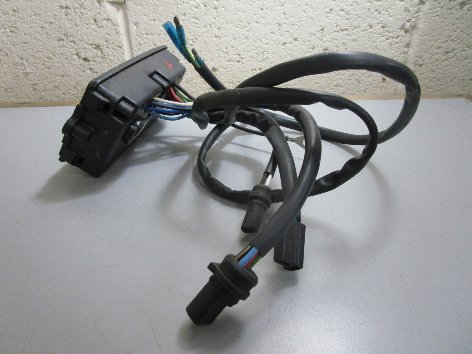 *NEW OEM* 0820 OMC Johnson Evinrude Junction Box & Cover Assy 583910 0583910