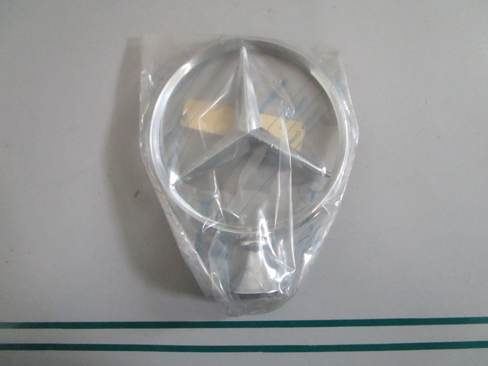 NEW OEM A1808880109 Mercedes-Benz Hood Ornament 0820