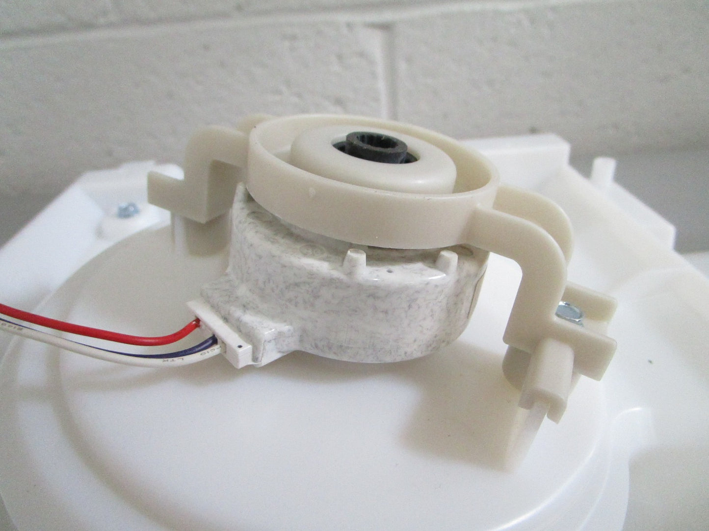 Whirlpool W11233380 Refrigerator Fan NOS Genuine Factory Part NEW OEM 0820