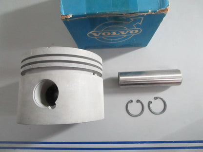 NEW OEM 875507 Volvo Penta Piston Kit 0820