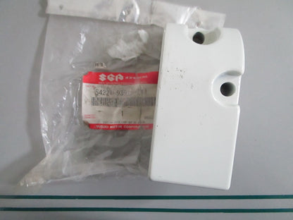 NEW OEM 54221-93911-Z11 Suzuki Port Lower Mount Cover 0820