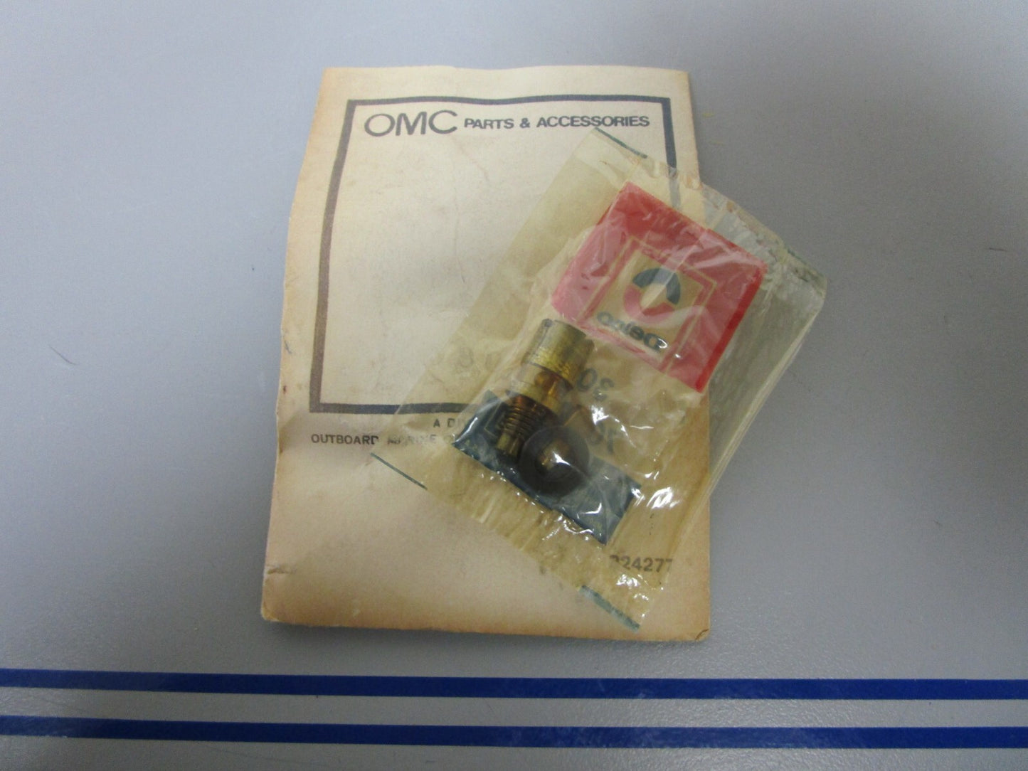 *NEW OEM* 0810 OMC Johnson Evinrude Needle & Seat 380148 0380148
