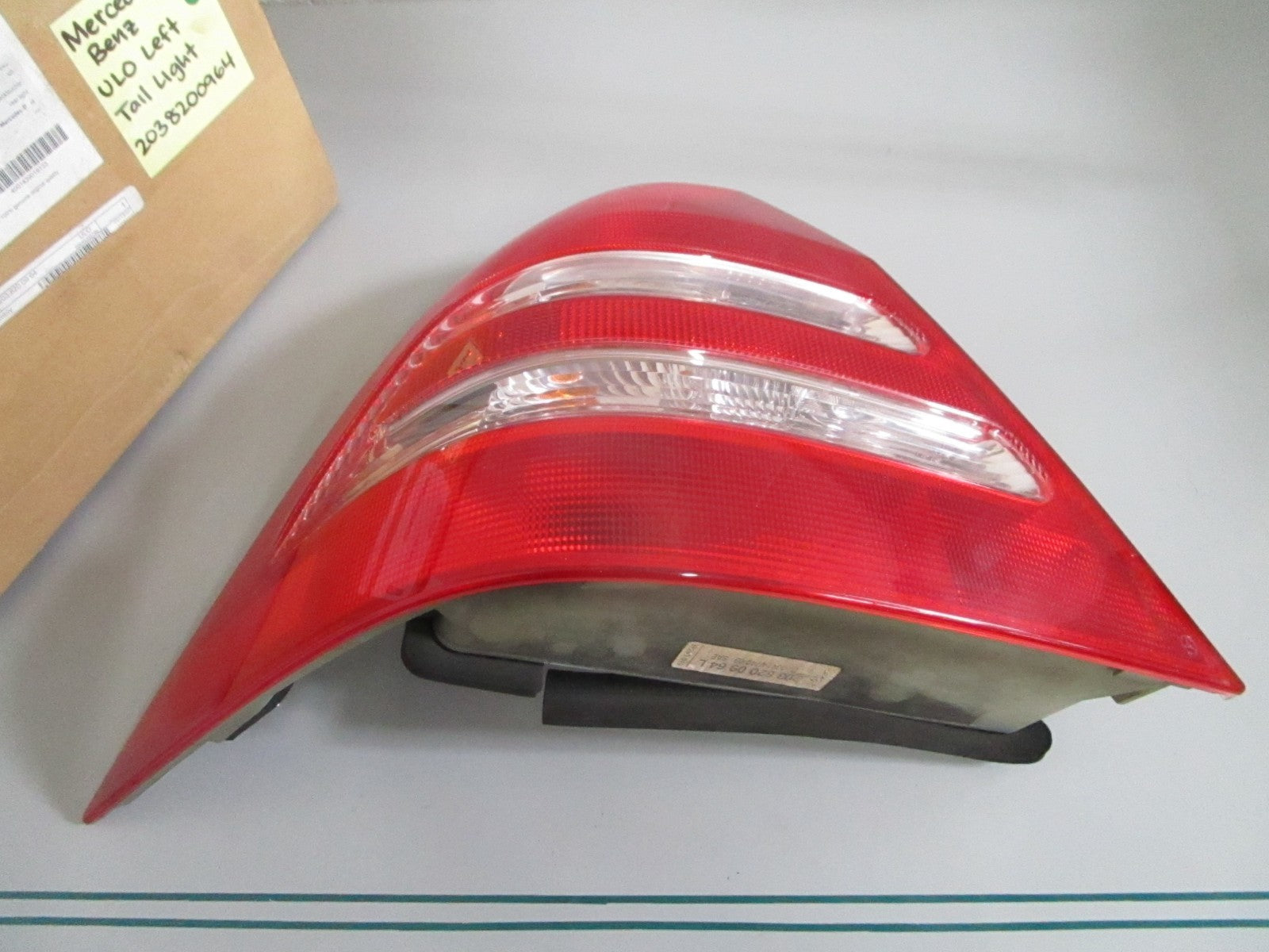 NEW OEM 2038200964 Mercedes-Benz ULO Left Tail Light 0820