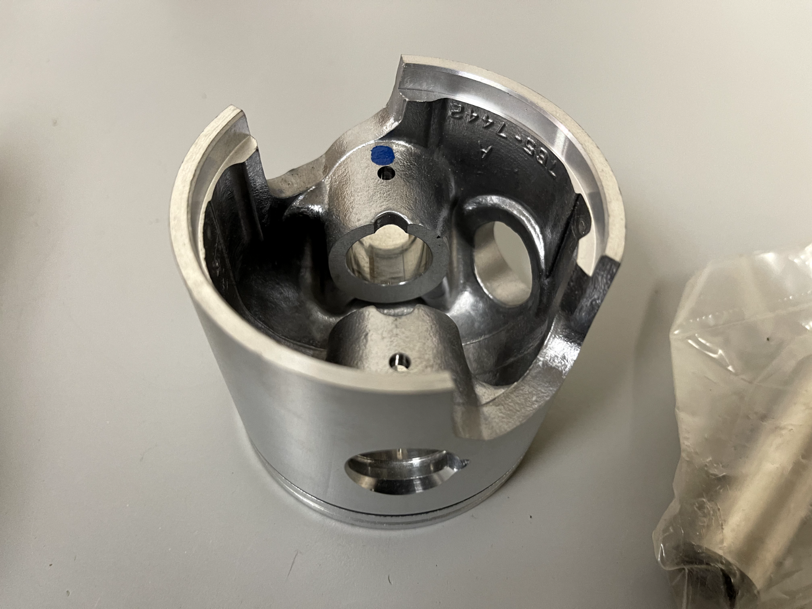 *NEW OEM* 0670 Mercury Quicksilver Port Piston 7446A11
