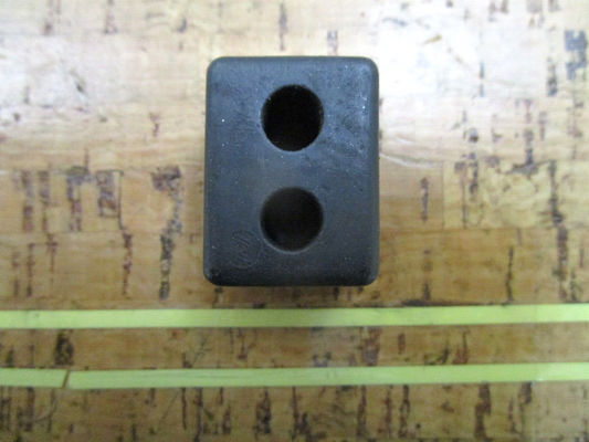 *NEW OEM* 0750 OMC Johnson Evinrude THRUST MOUNT 318994 0318994