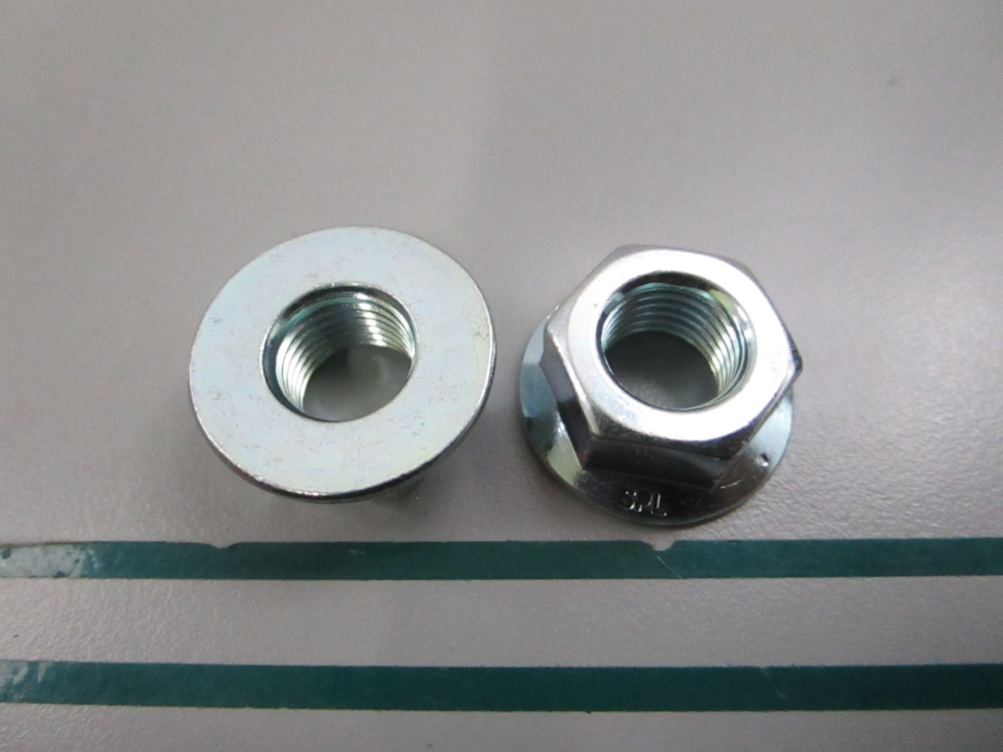 NEW OEM (LOT OF 2) 22746891 Volvo Penta Nut Retainer 0810