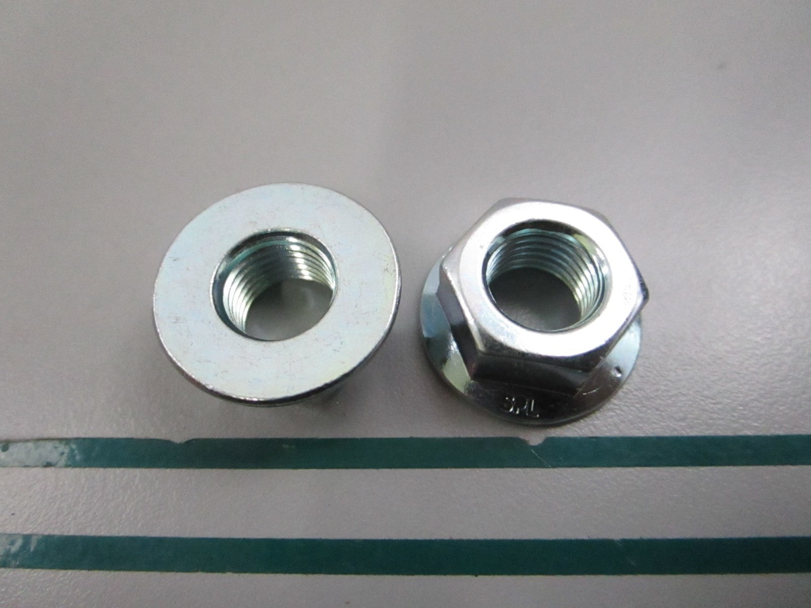 NEW OEM (LOT OF 2) 22746891 Volvo Penta Nut Retainer 0810