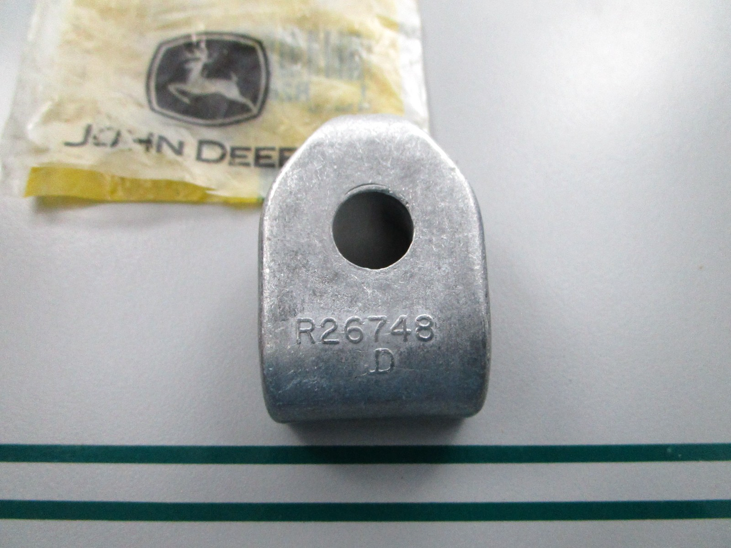 NEW OEM R26748 John Deere Diameter Block Clamp 0810