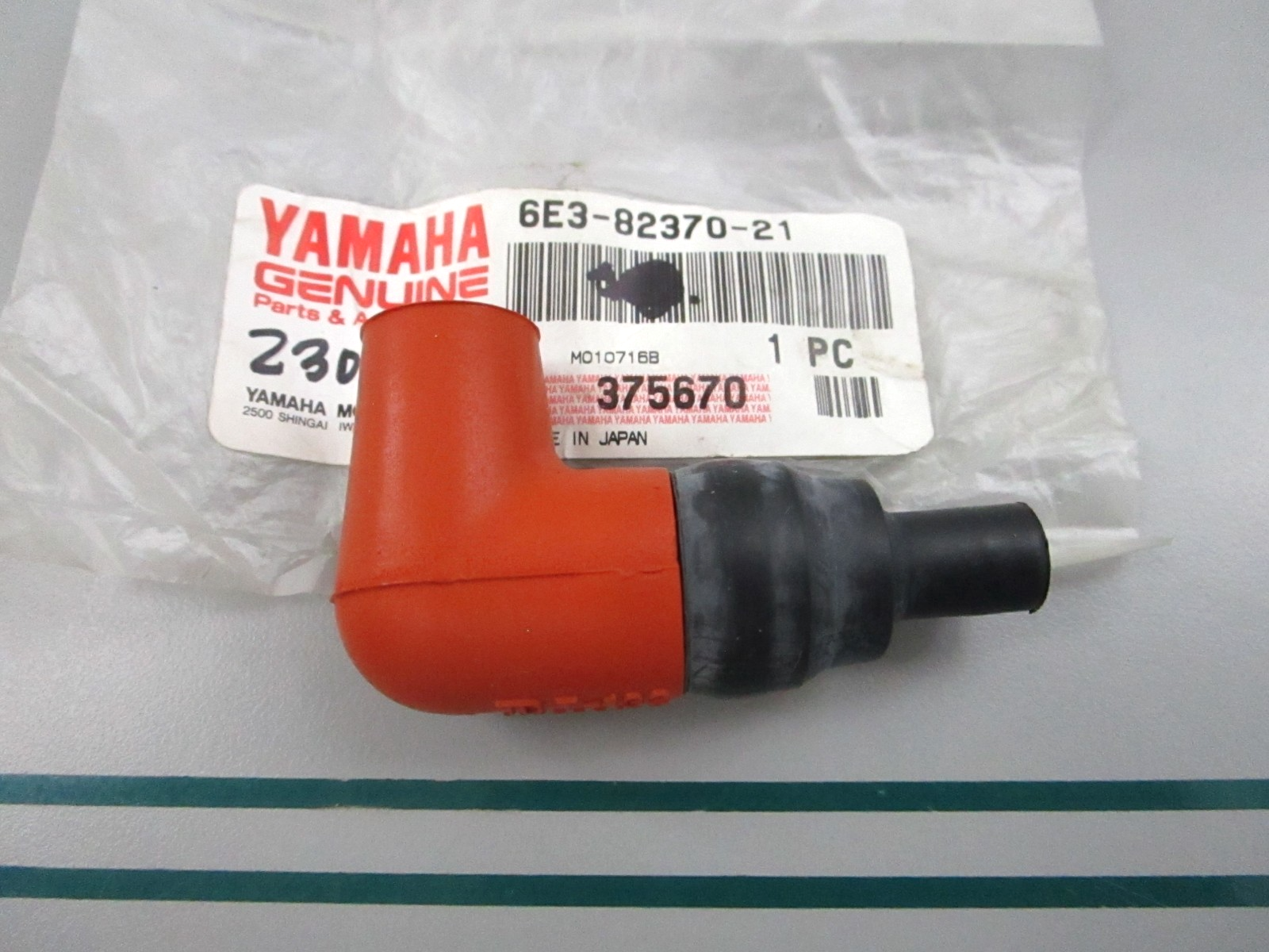 NEW OEM 6E3-82370-21-00 Yamaha Plug Cap 0810