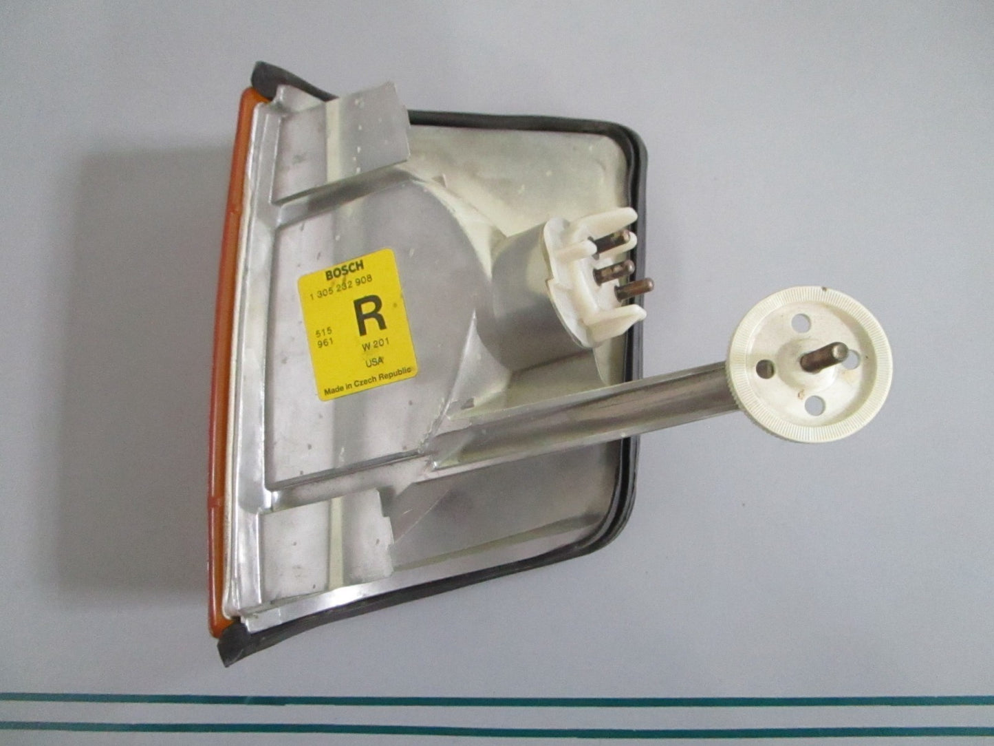 NEW OEM 1305232908 Bosch Right Turn Signal Lens 0820
