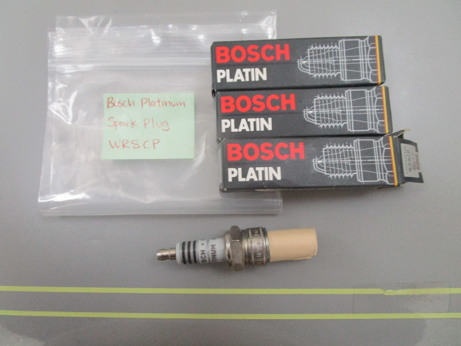 *NEW OEM* (LOT OF 3) 0810 Bosch Platinum Spark Plug WR8CP