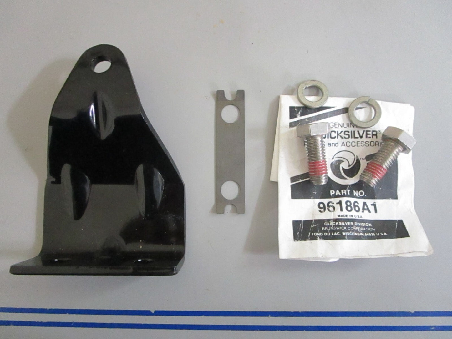 *NEW OEM* 0820 Mercury Quicksilver Attaching Bracket Ay 96186A1