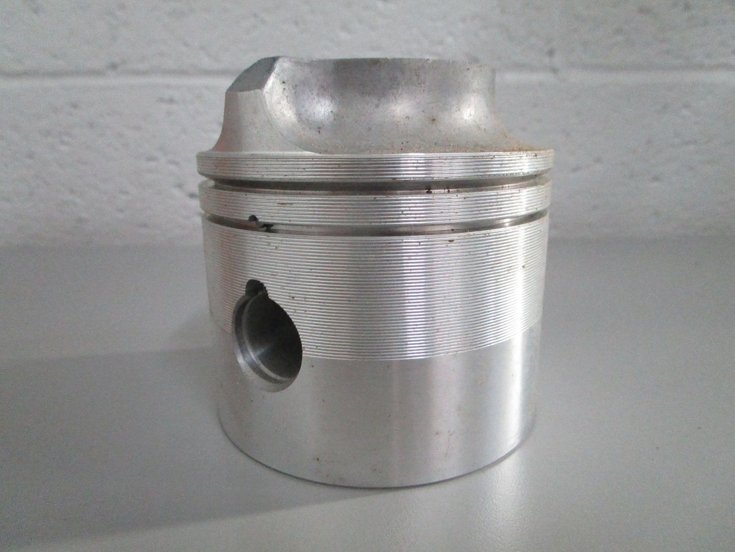 NEW OEM 396584 0396584 OMC Johnson Evinrude .030 Piston 0820