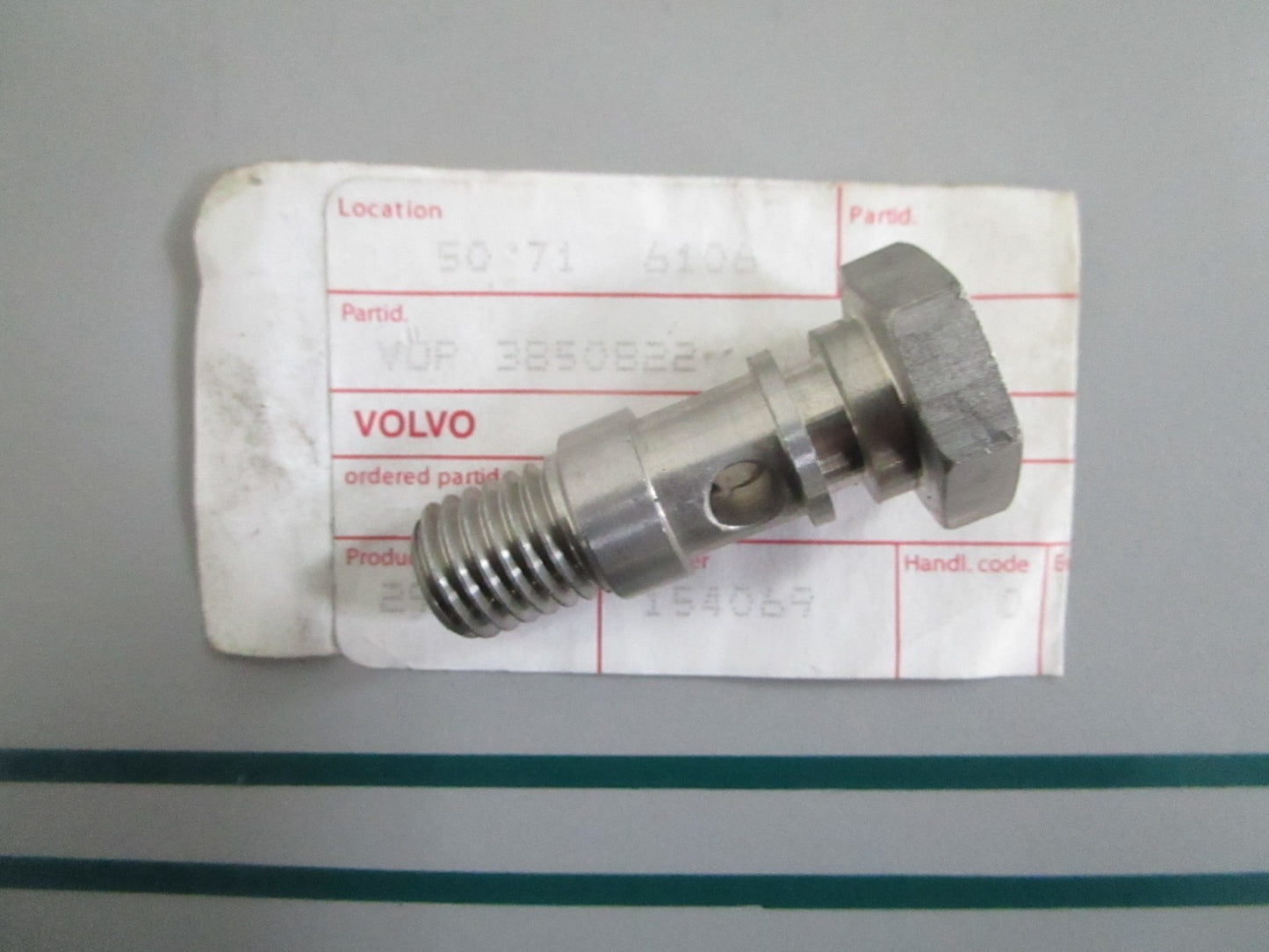 NEW OEM 3850822 Volvo Penta Retainer 0820