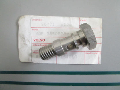 NEW OEM 3850822 Volvo Penta Retainer 0820