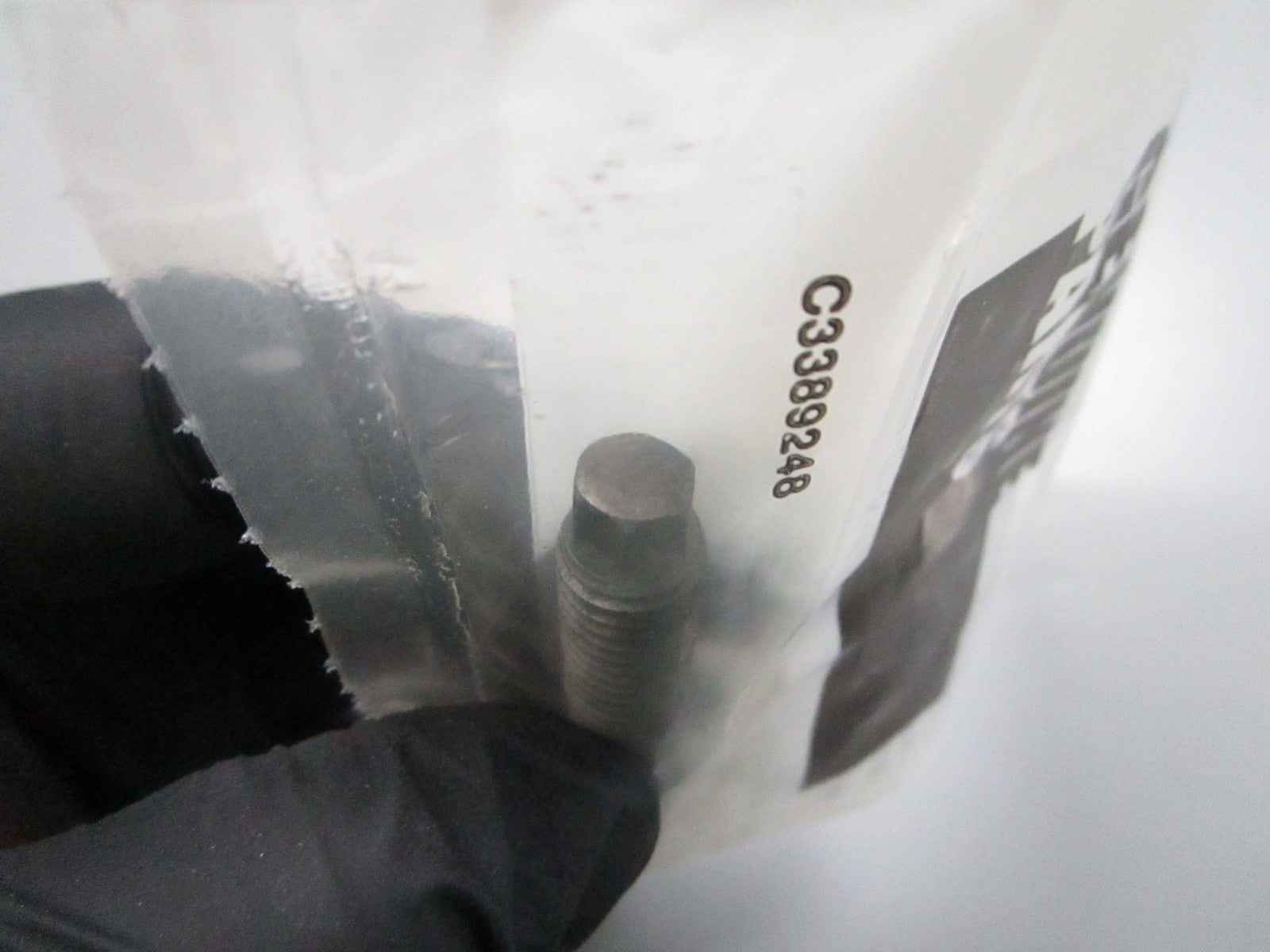 *NEW OEM* 0810 Cummins High Temp Stud 3689587