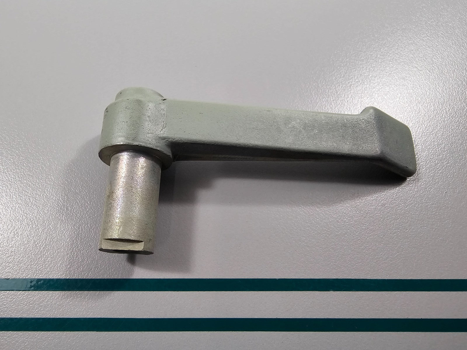 NEW OEM 321318 0321318 OMC Johnson Evinrude Latch Handle 0810