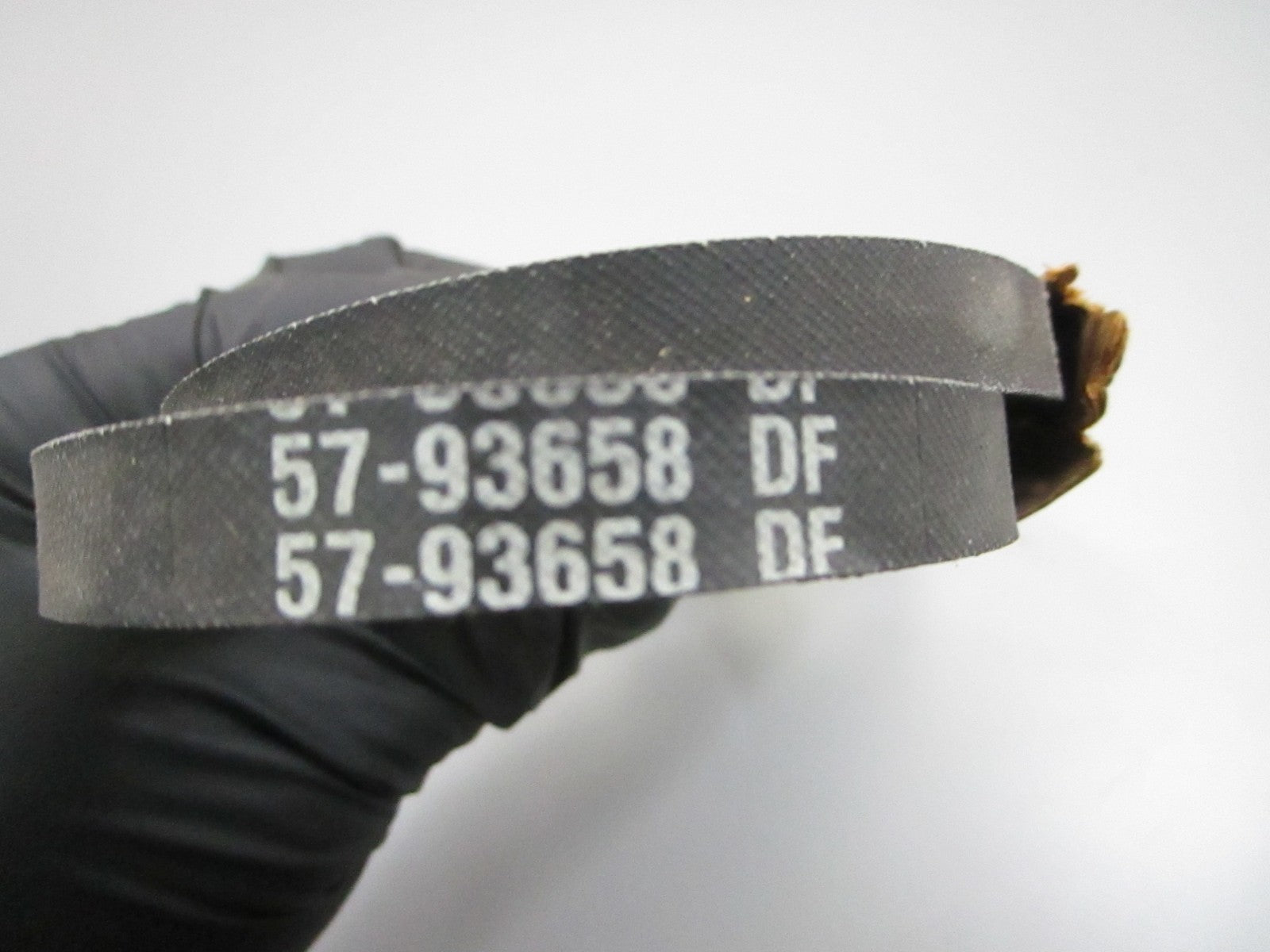 *NEW OEM* 0810 Mercury Quicksilver V-Belt 57-49213A1 57-93658