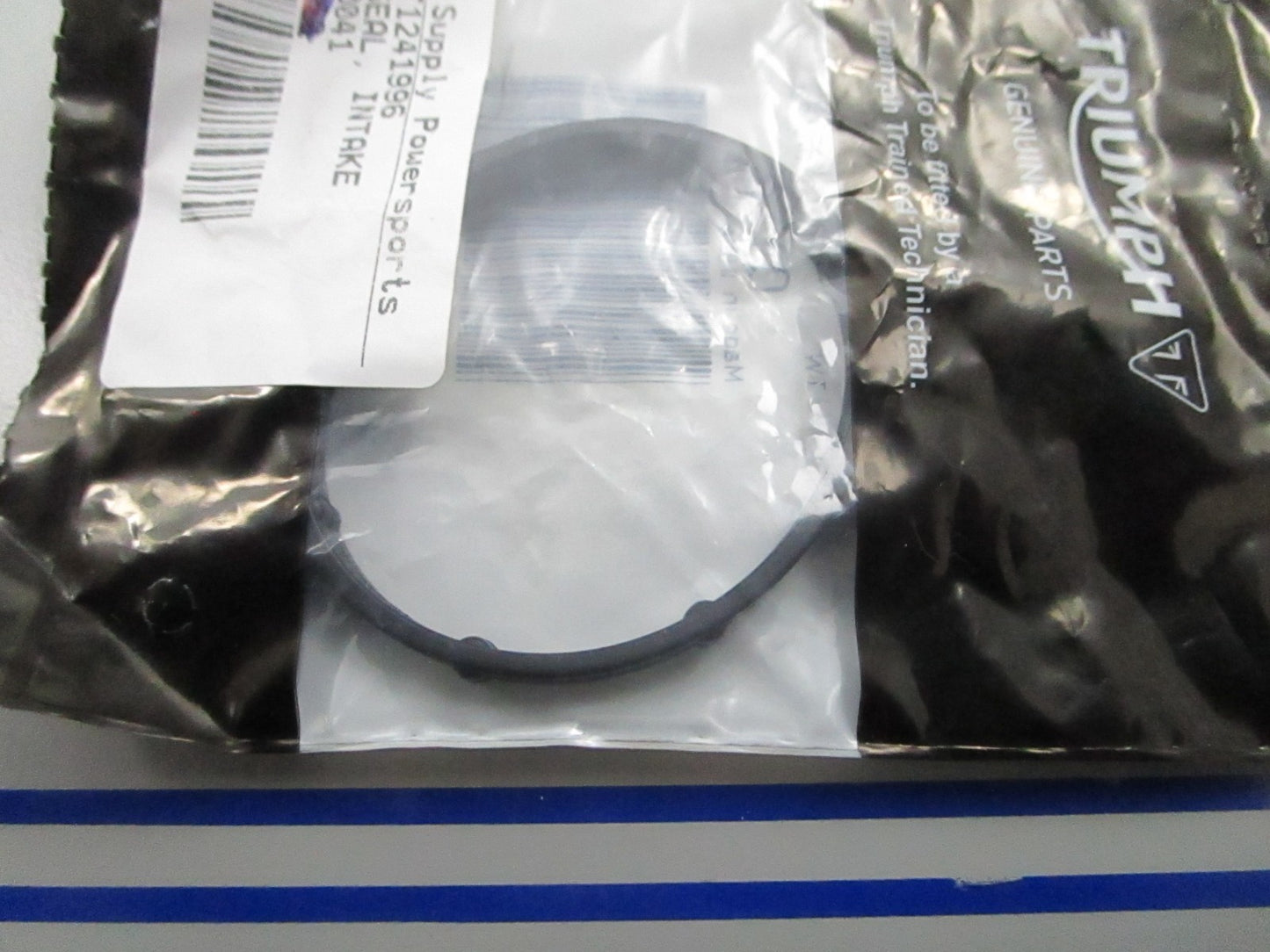 *NEW OEM* 0810 Triumph Intake Seal T1241996
