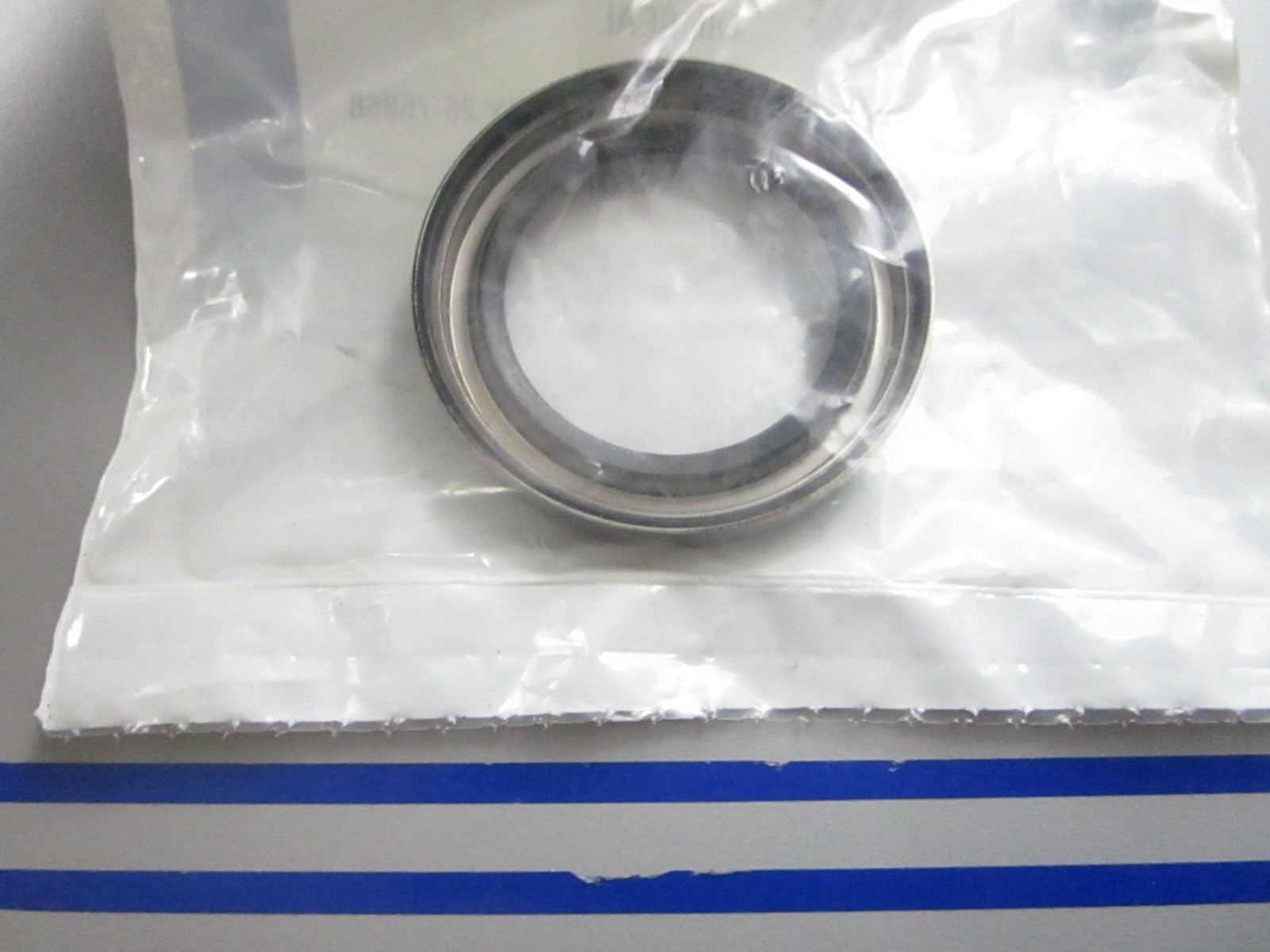 *NEW* 0810 Sierra Oil Seal 18-2002 Replaces: OMC 320862 Mercury: 26-76868