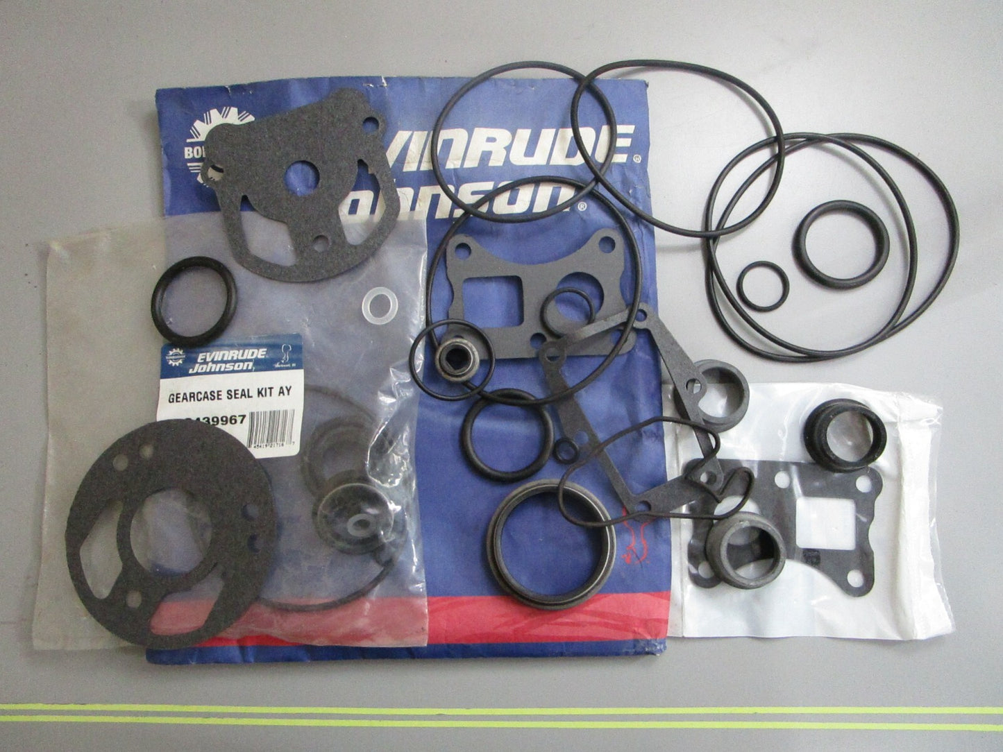 *NEW OEM* 0820 OMC Johnson Evinrude Upper Housing Seal Kit 987603 0987603