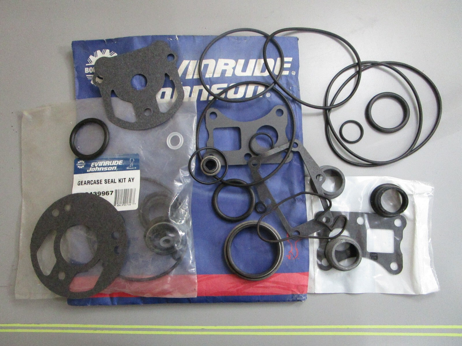 *NEW OEM* 0820 OMC Johnson Evinrude Upper Housing Seal Kit 987603 0987603