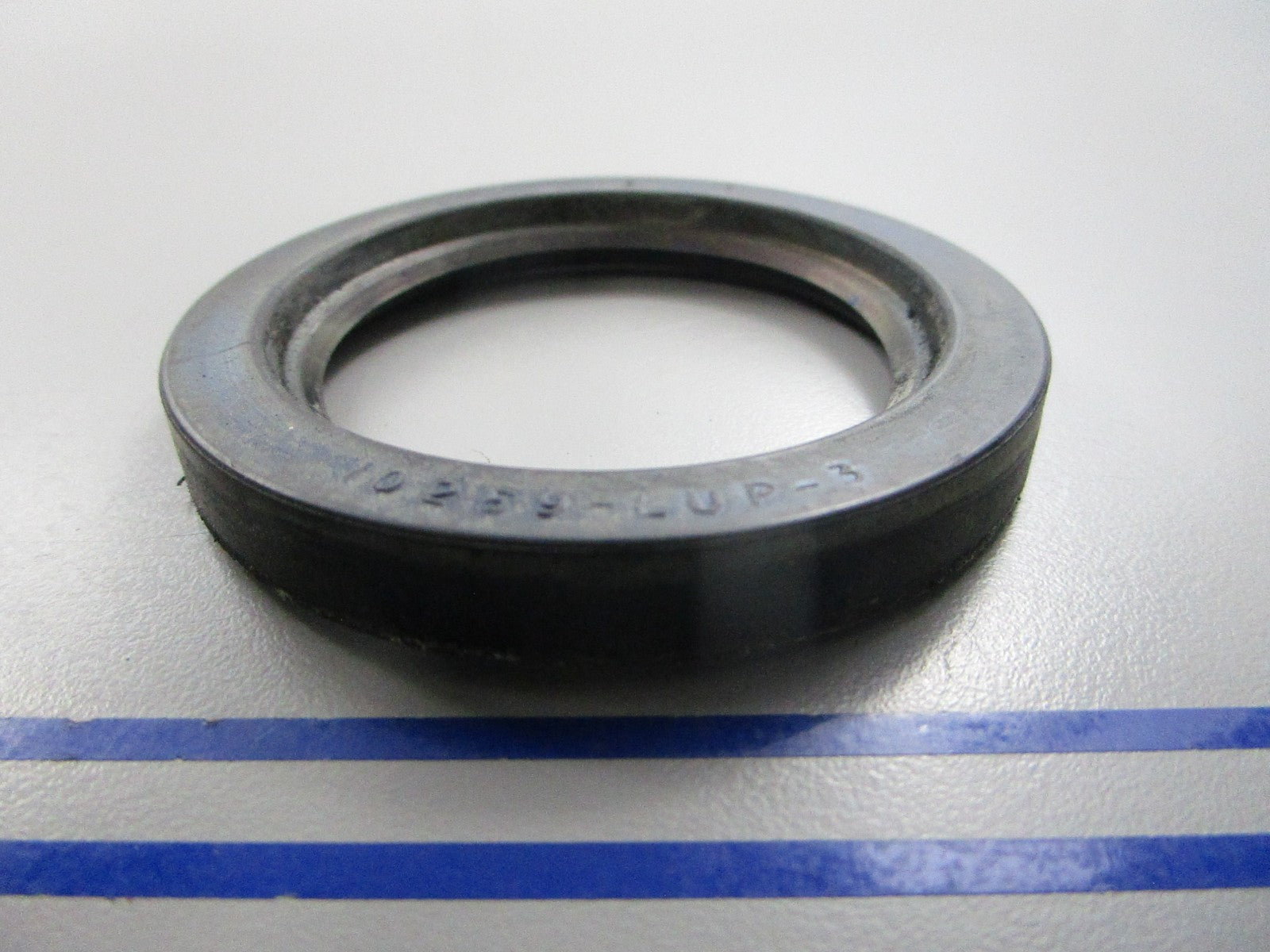NEW OEM 908319 0908319 OMC Johnson Evinrude Seal 0810