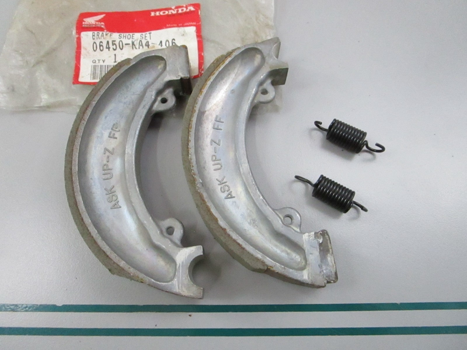 NEW OEM 06450-KA4-406 Honda Brake Shoe Set 0810