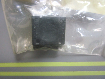 *NEW OEM* 0810 Volvo Penta Cable Clamp 850714