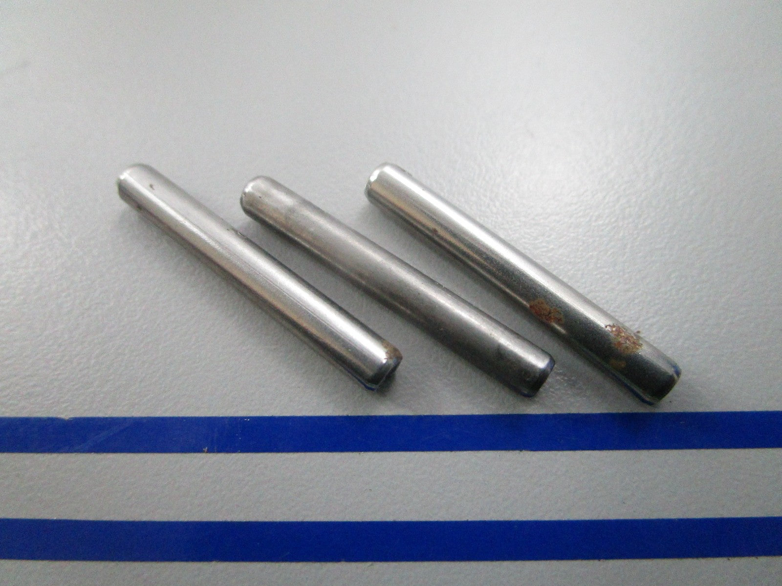 NEW OEM (LOT OF 3) 309686 0309686 OMC Johnson Evinrude Roll Pin 0810
