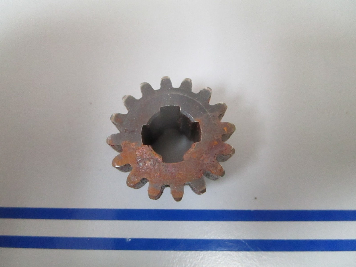 NEW OEM 313235 0313235 OMC Johnson Evinrude Gear 0810