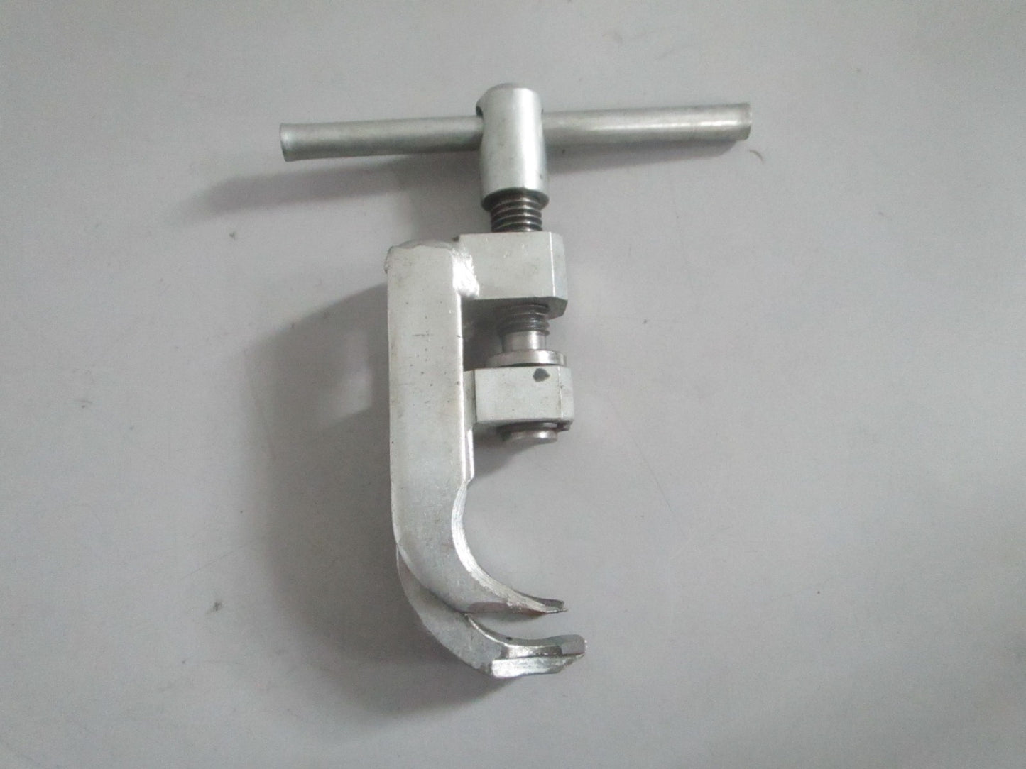 NEW OEM 9995022 Volvo Penta Press Tool 0820