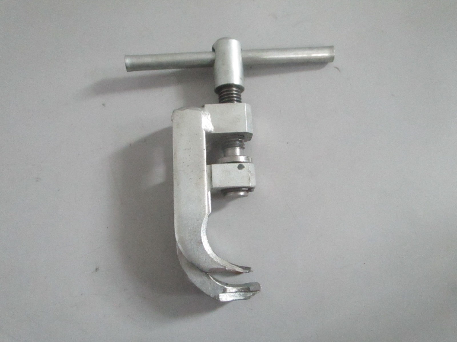 NEW OEM 9995022 Volvo Penta Press Tool 0820