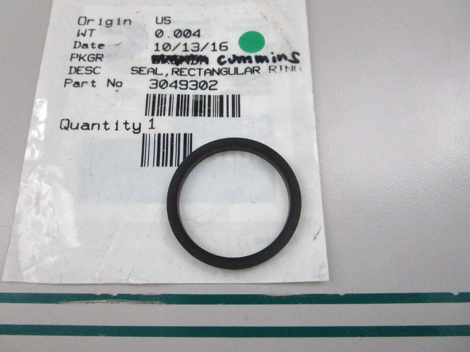 NEW OEM 3049302 Cummins Rectangular Seal Ring 0810