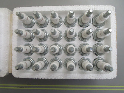 *NEW* (LOT OF 24) 0820 Champion Spark Plug L76V 827