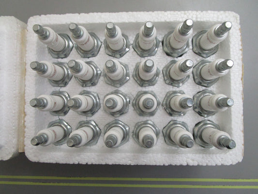 *NEW* (LOT OF 24) 0820 Champion Spark Plug L76V 827