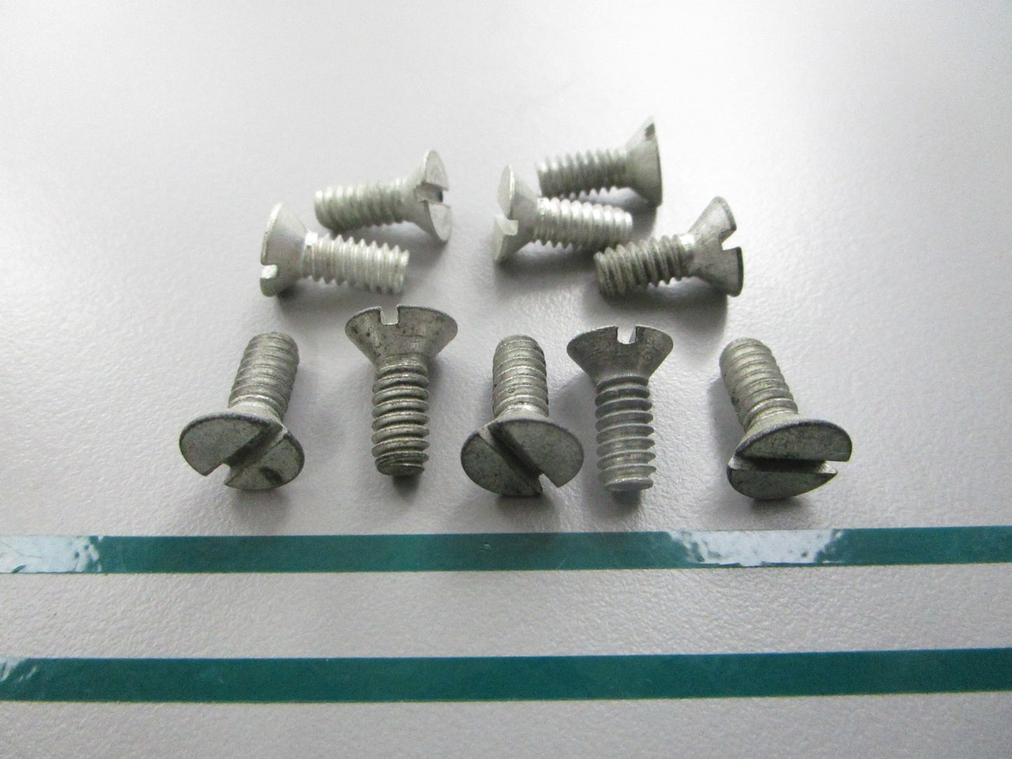 NEW OEM (LOT OF 10) 302104 0302104 OMC Johnson Evinrude Screw 0810