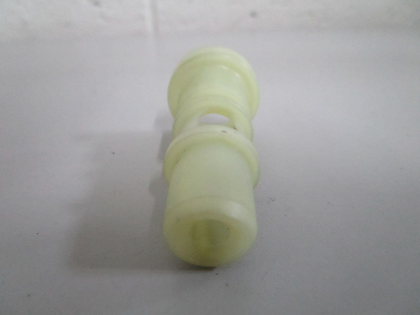 NEW OEM 1030780283 Mercedes-Benz Fuel Injector Nozzle Holder 0820