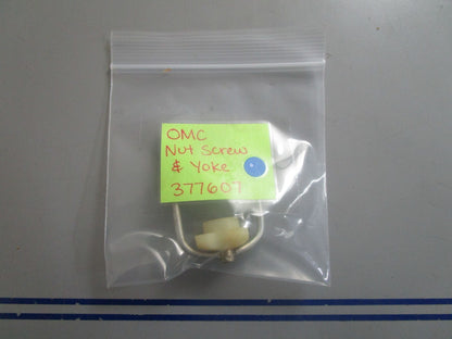*NEW OEM* 0770 OMC Johnson Evinrude Nut Screw & Yoke 377607 0377607
