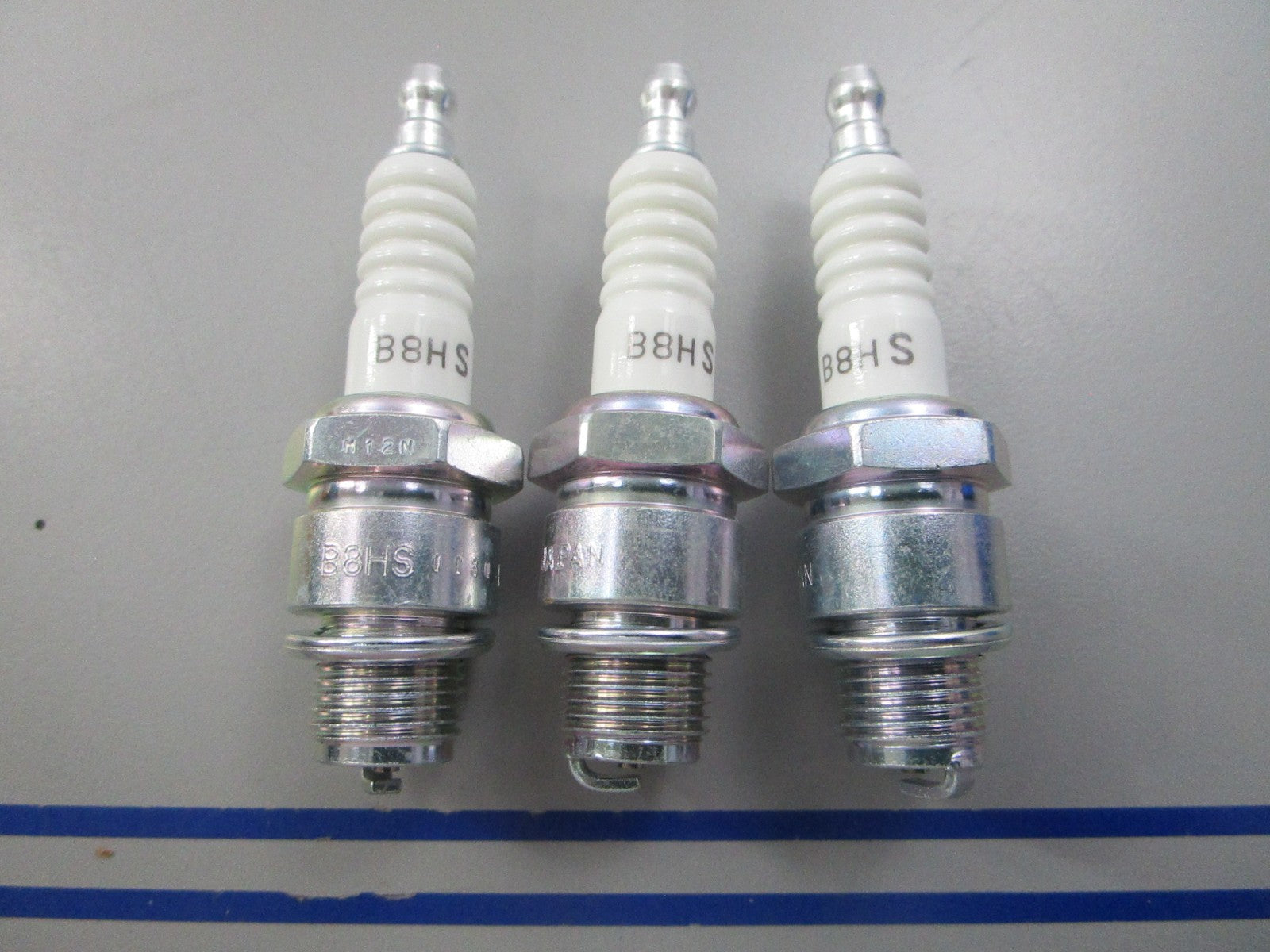 NEW (LOT OF 3) B8HS NGK Spark Plug 0810
