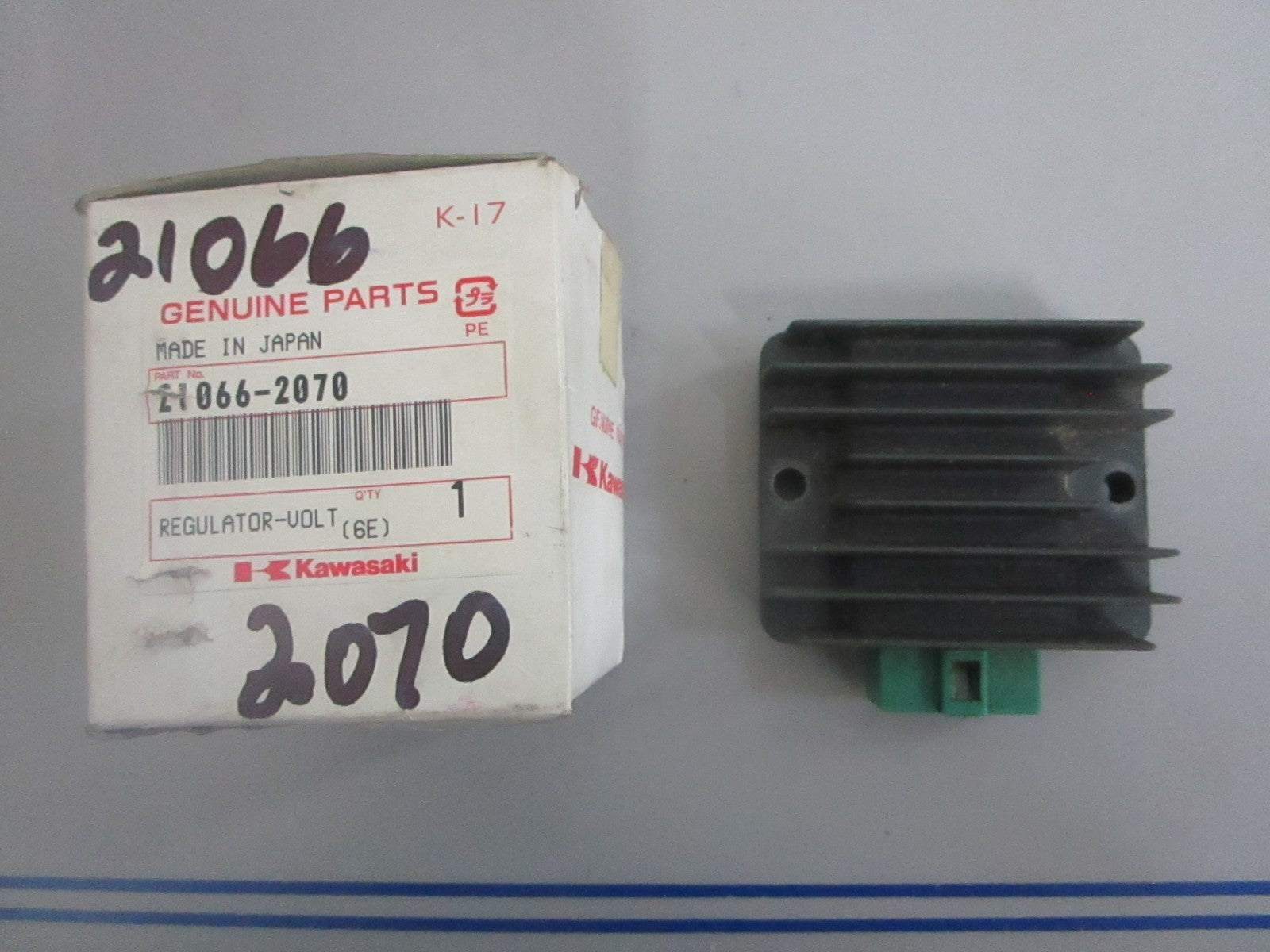 *NEW OEM* 0820 Kawasaki Voltage Regulator 21066-2070