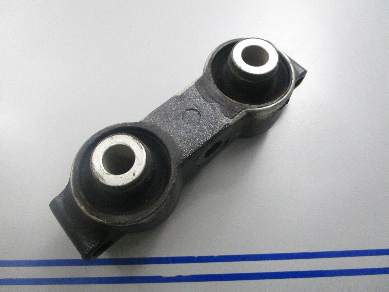 *NEW OEM* 0810 OMC Johnson Evinrude Rubber Mount 395873 0395873