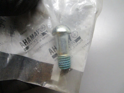 *NEW OEM* 0810 Yamaha Bolt 90109-083E0