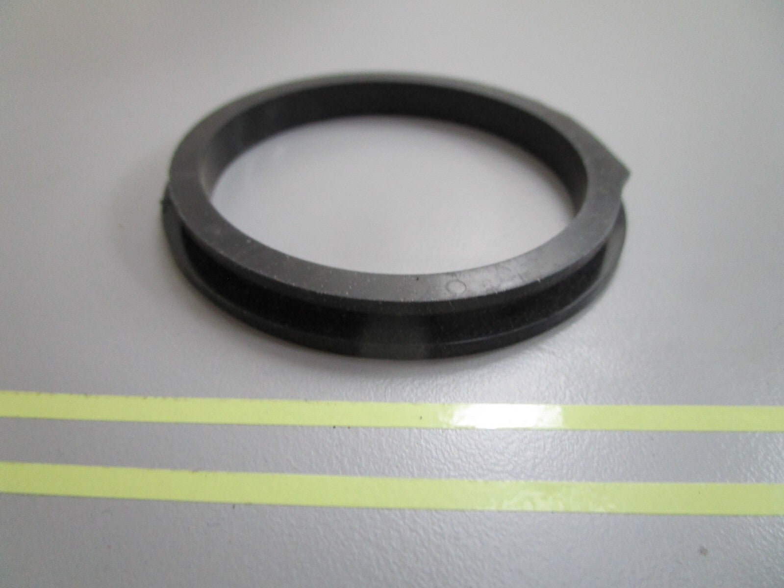 *NEW OEM* 0810 OMC Johnson Evinrude Retainer 318456 0318456