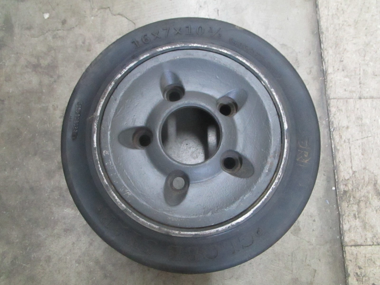 *NEW OEM* 0820 Globestar GRI (POB) 16"×7"×10½" Forklift Wheel & Tire A220808423