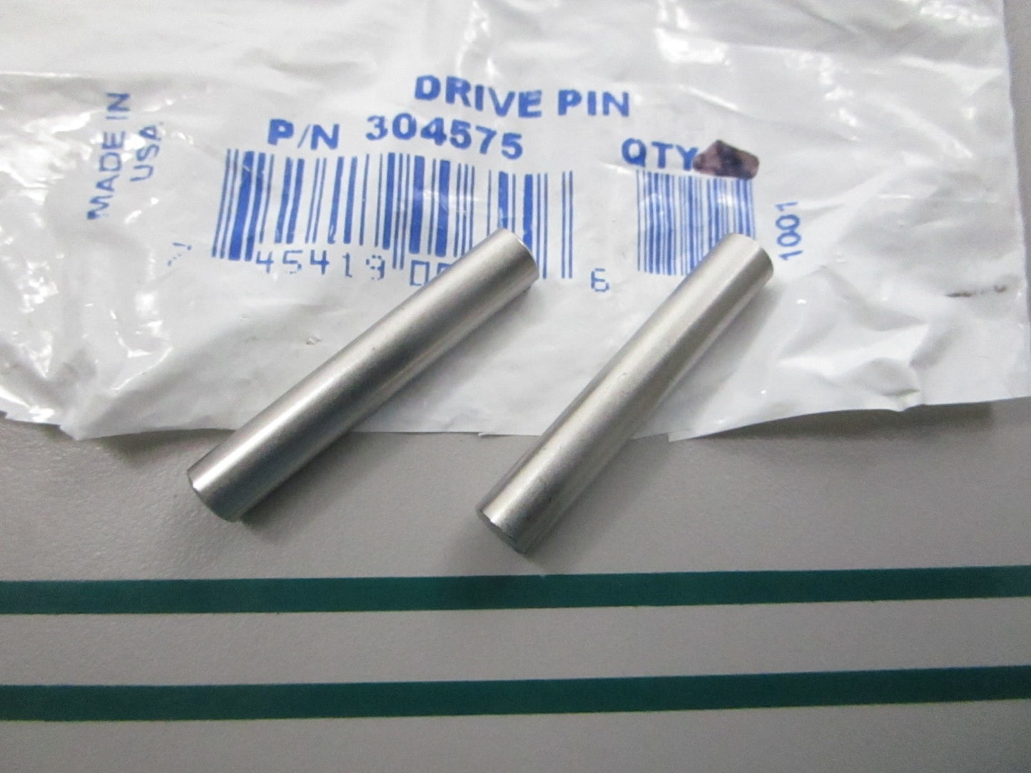 NEW OEM (LOT OF 2) 304575 0304575 OMC Johnson Evinrude Drive Pin 0810