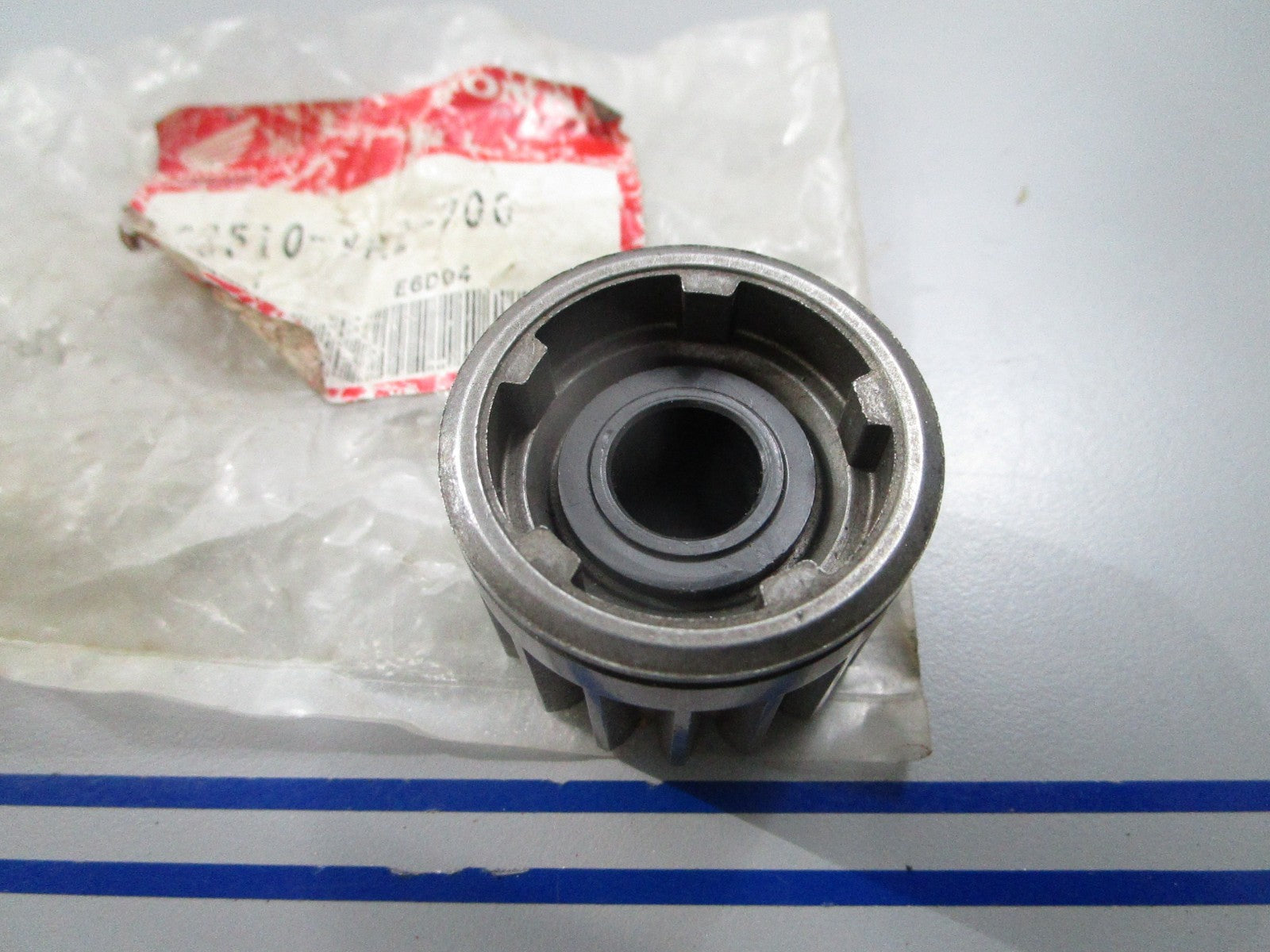 *NEW OEM* 0810 Honda Sprocket 23510-VA2-700