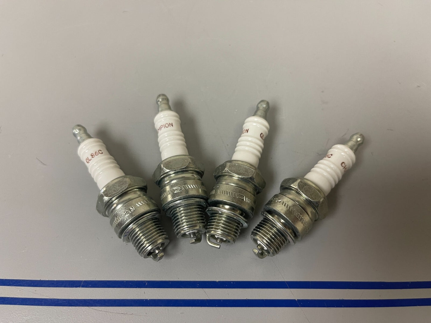 *NEW* (LOT OF 4) 0810 Champion Spark Plug QL860