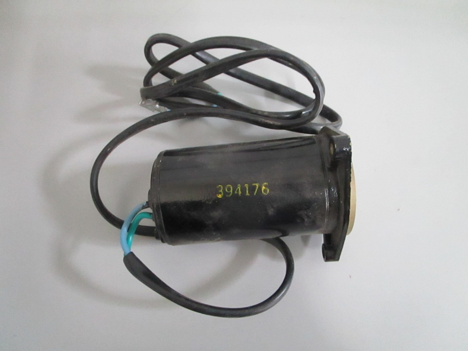 NEW OEM 394176 0394176 OMC Johnson Evinrude Trim Tilt Motor 0820